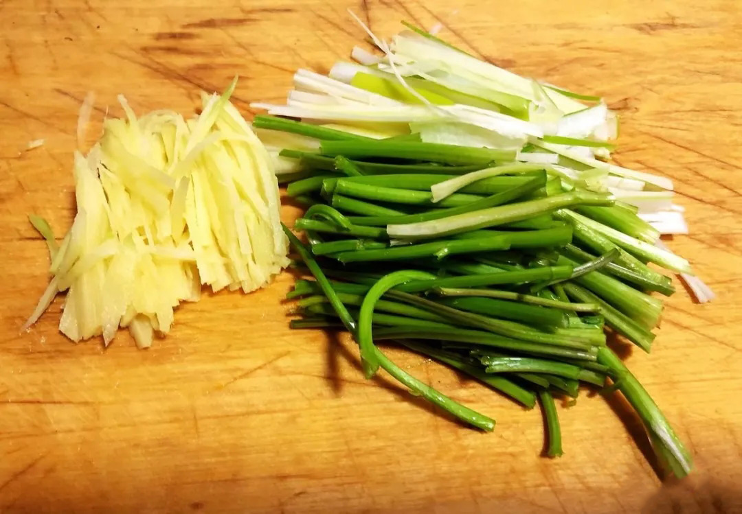 【蔥爆海螺片】做法|味道鮮美，營(yíng)養(yǎng)充足，快試試動(dòng)手制作吧