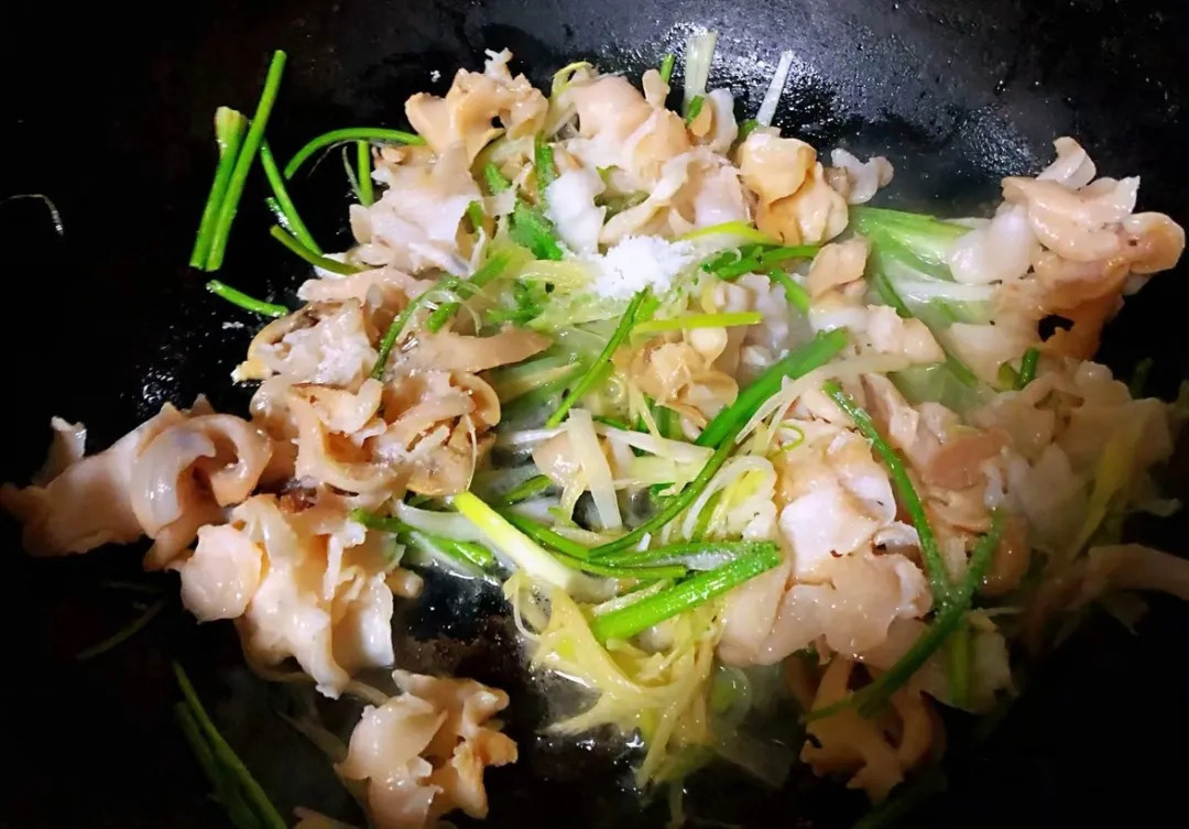 【蔥爆海螺片】做法|味道鮮美，營(yíng)養(yǎng)充足，快試試動(dòng)手制作吧