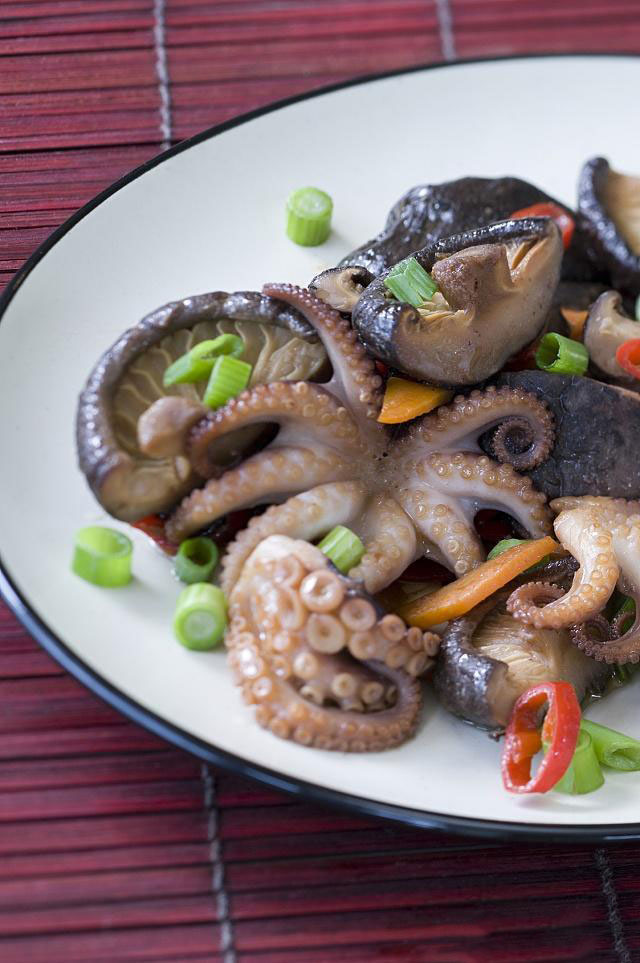 八爪魚哪個部位不能吃？網紅吃八爪魚為什么要爆頭？